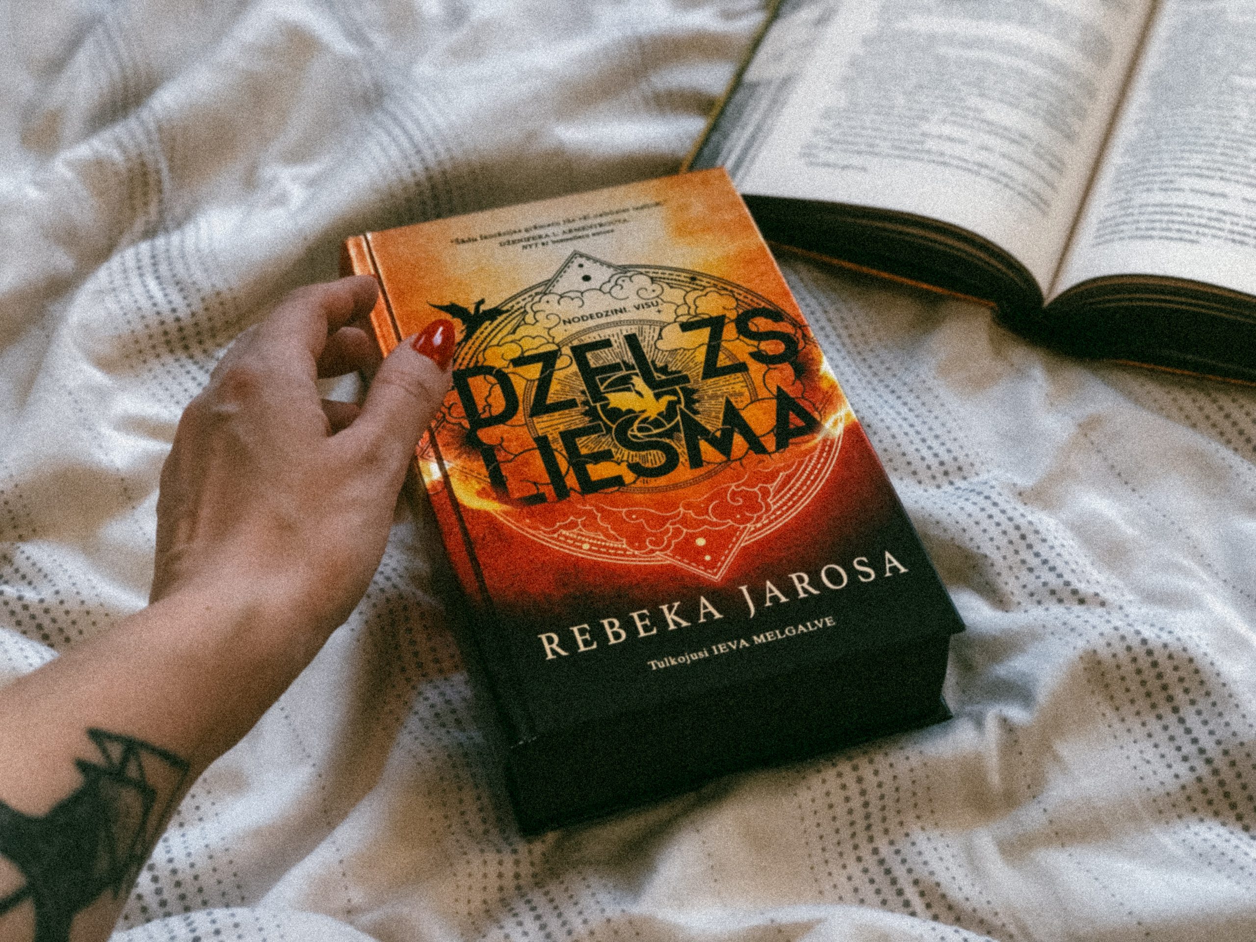 Rebeka Jarosa «Dzelzs liesma»